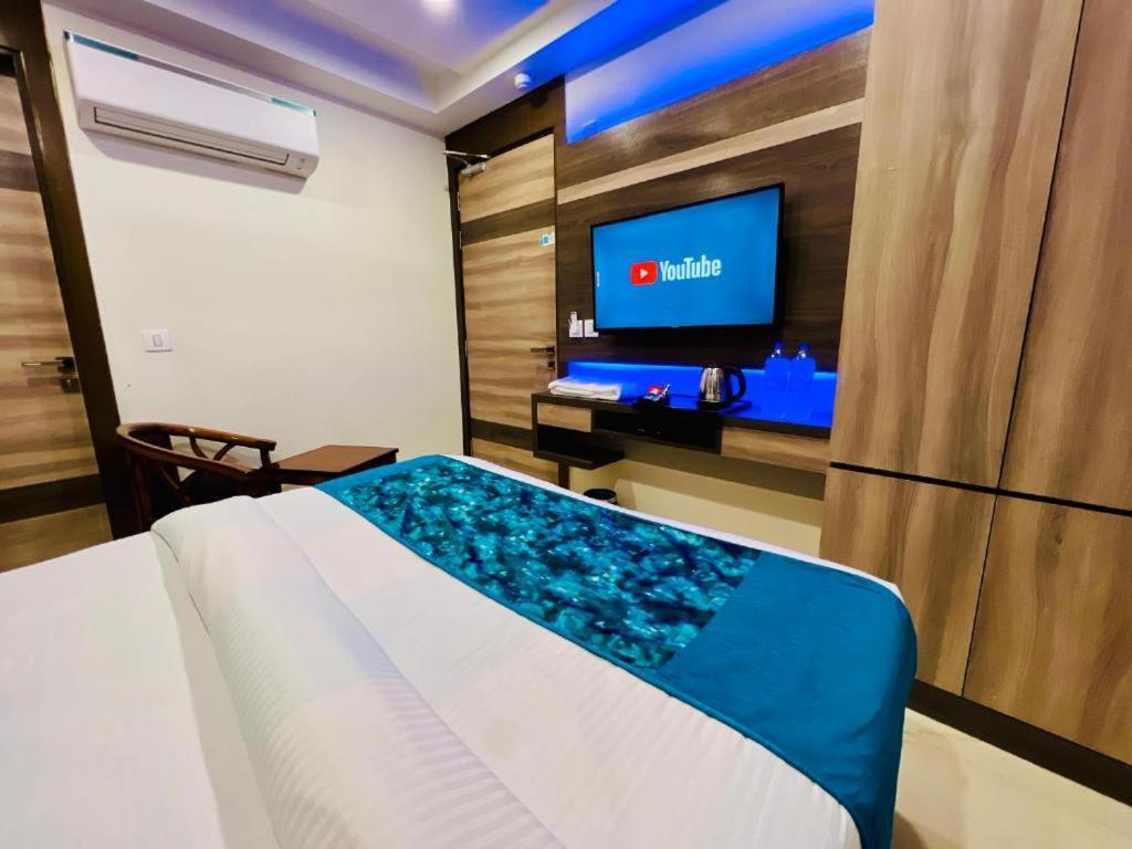 Apple & Suites, 4* New Delhi